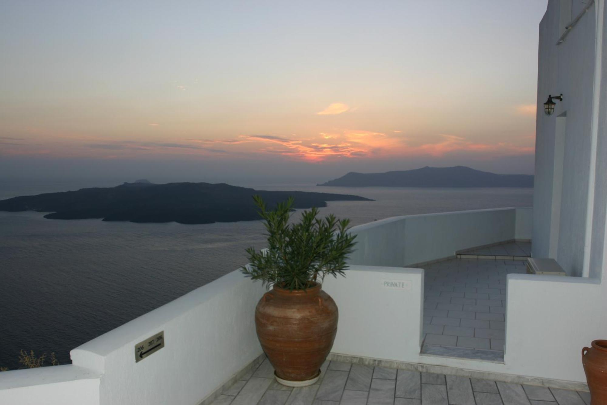 Tzekos Villas Fira  Ngoại thất bức ảnh
