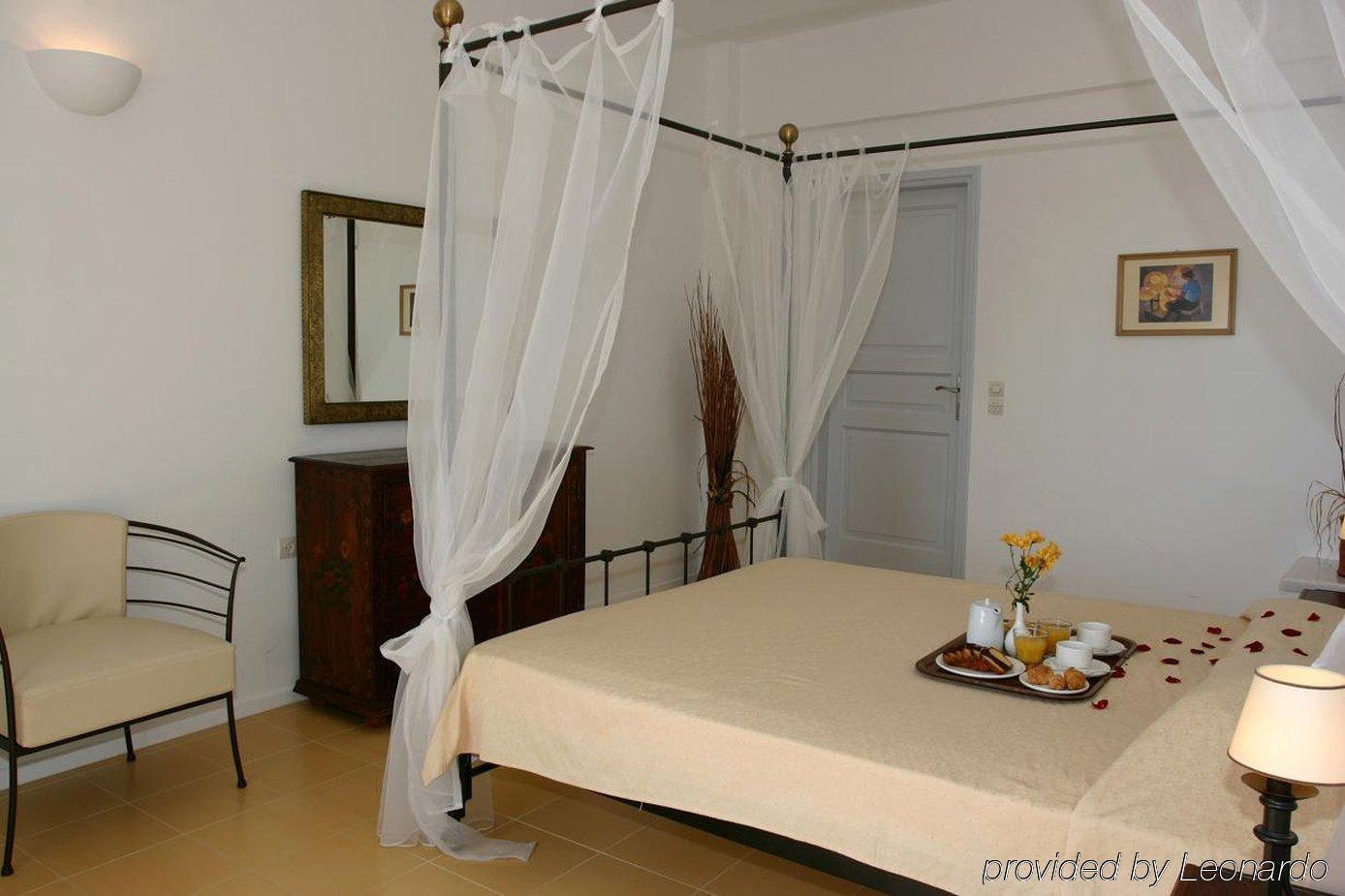 Tzekos Villas Fira  Phòng bức ảnh